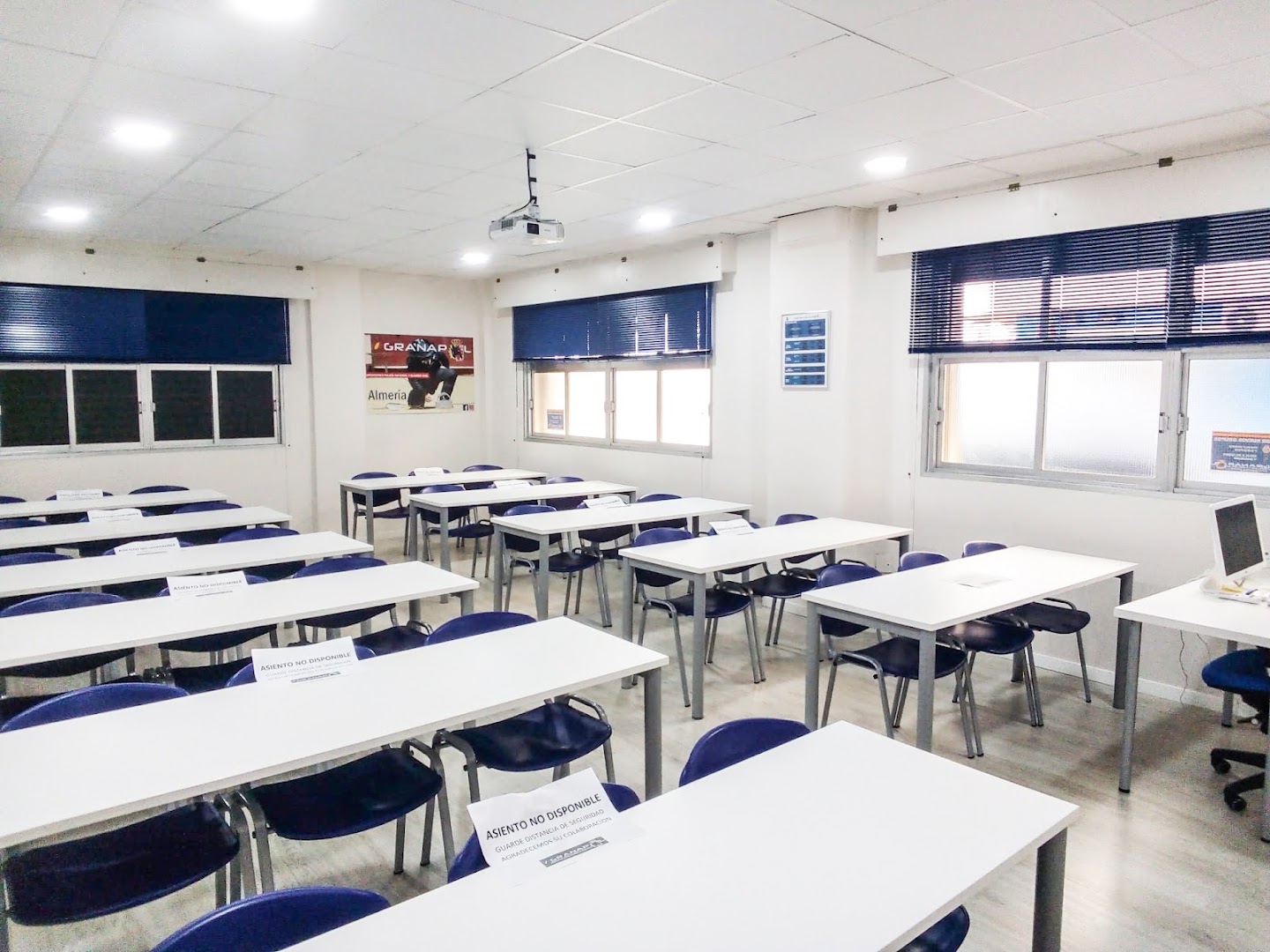 Granapol Almería. Academia de oposiciones a Policía Nacional y Guardia Civil - Centro de formación en Almería
