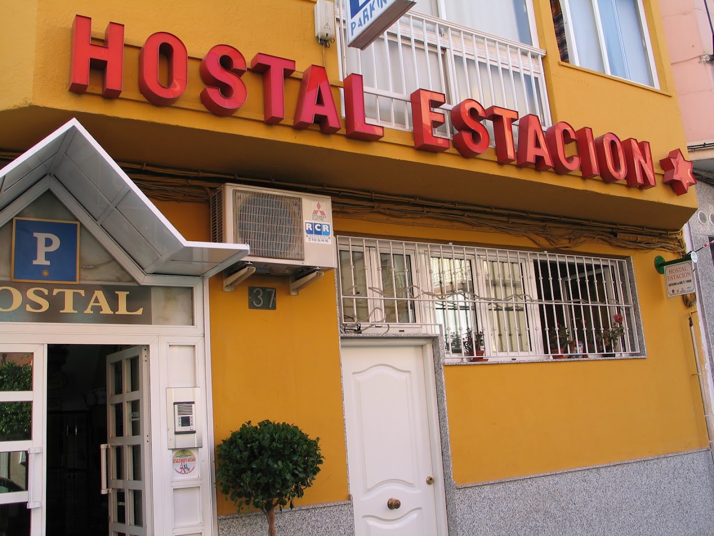 Hostal Estación - Alojamiento con servicio en Almería