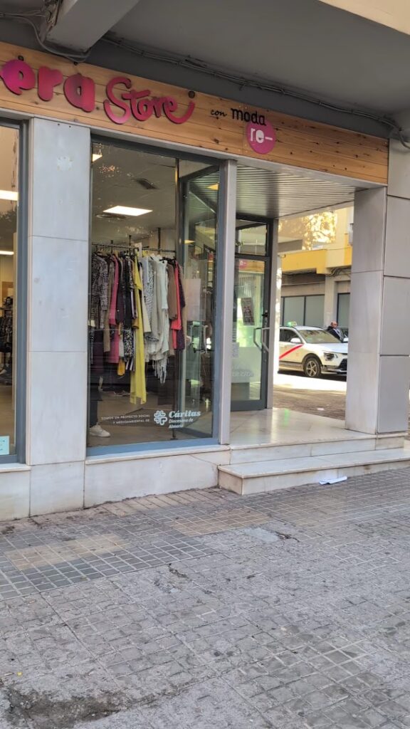 KOOPERA STORE con Moda re- ALMERÍA II - Tienda de ropa de segunda mano en Almería