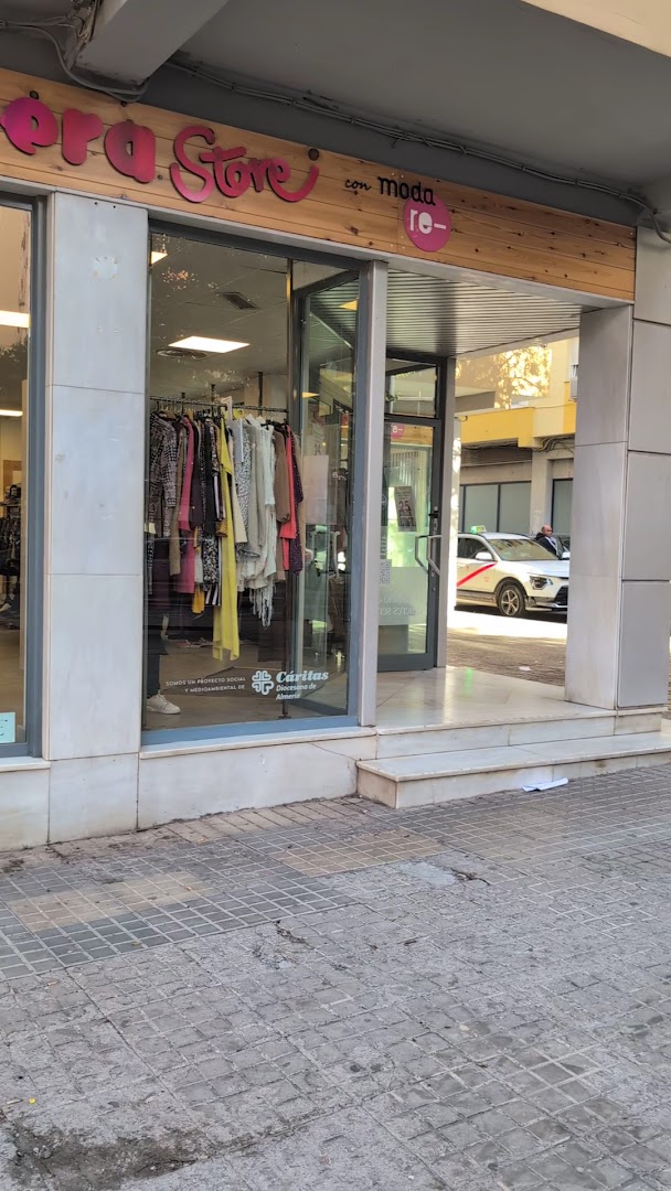 KOOPERA STORE con Moda re- ALMERÍA II - Tienda de ropa de segunda mano en Almería