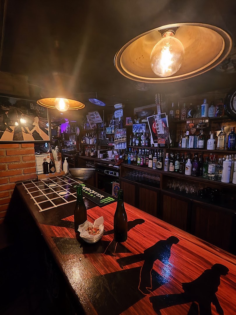 La Caverna Sala De Conciertos - Bar con dardos en Almería
