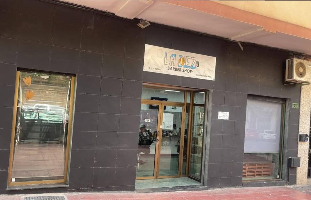 La diez barber shop - Peluquería en Almería