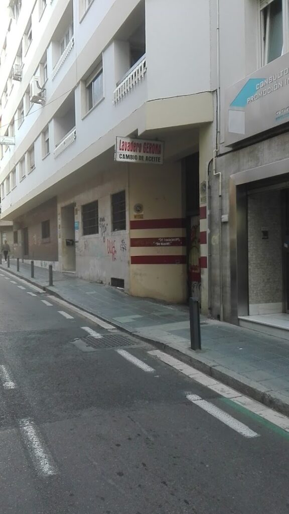 Lavadero Gerona Cambio De Aceite - Servicio de lavado de coches en Almería