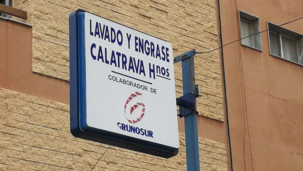 Lavadero y Engrase Vehículos Calatrava Hermanos - Servicio de lavado de coches en Almería