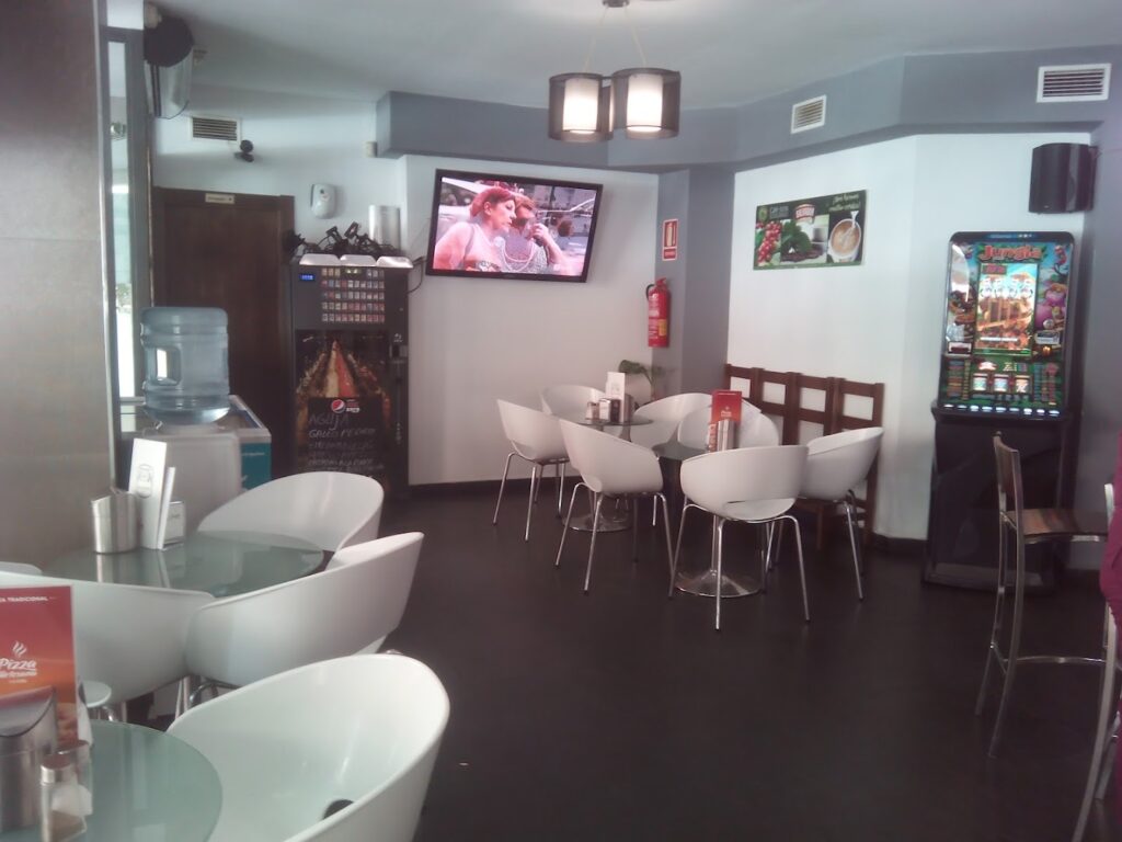 Le Premier - Cafetería en Almería
