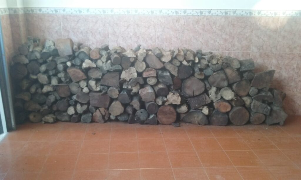 Leñas jcm - Establecimiento de venta de madera en Almería