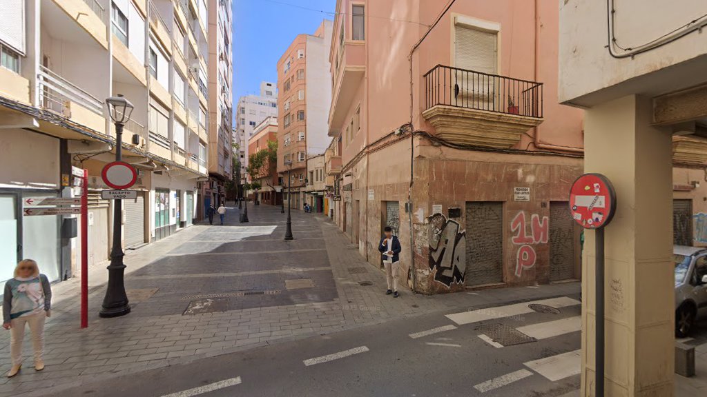Luz de luna 18h - Tienda de alimentación en Almería