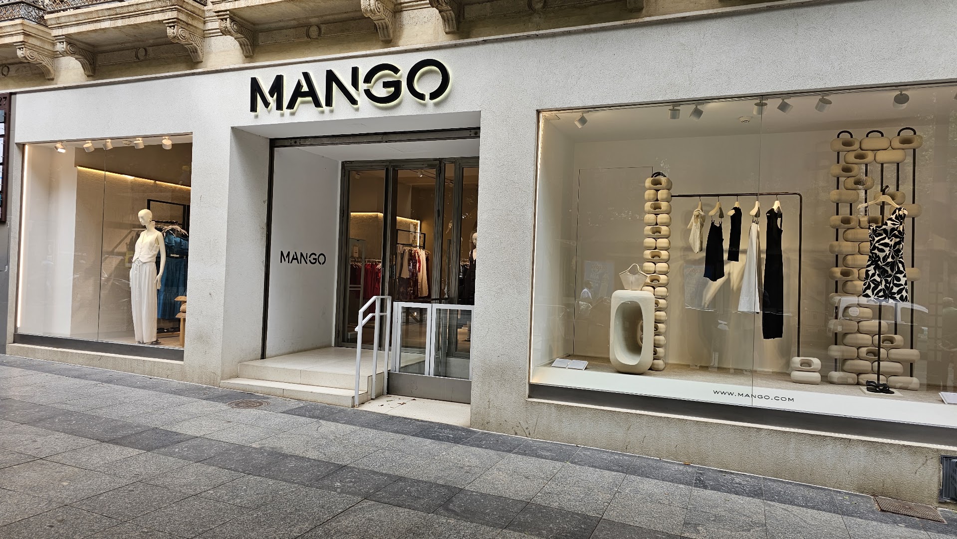 MANGO - Tienda de ropa de mujer en Almería