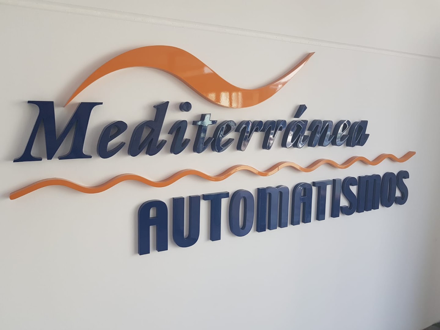 MEDITERRÁNEA AUTOMATISMOS - Proveedor de puertas para garaje en Viator