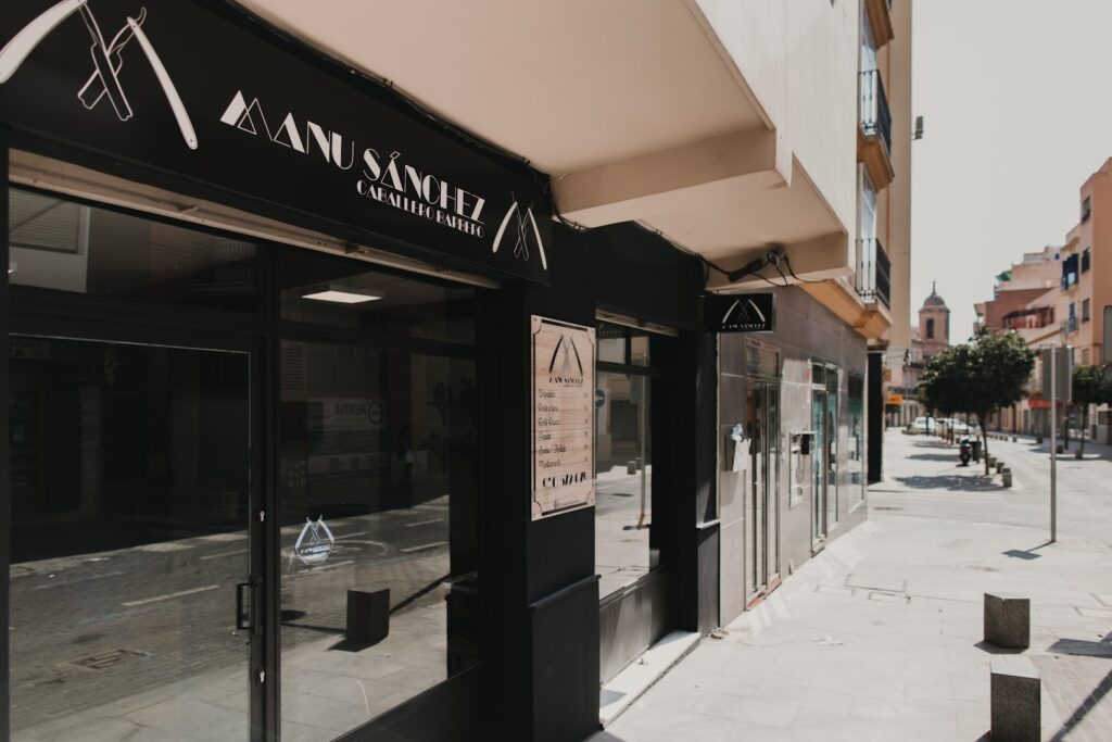 Manu Sánchez Caballero Barbero - Barbería en Almería
