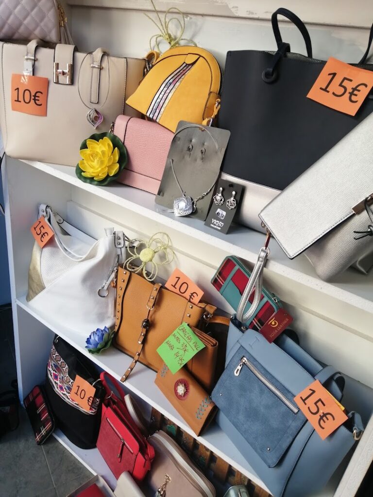 Maria Manzano calzados y complementos - Peluquería en Almería