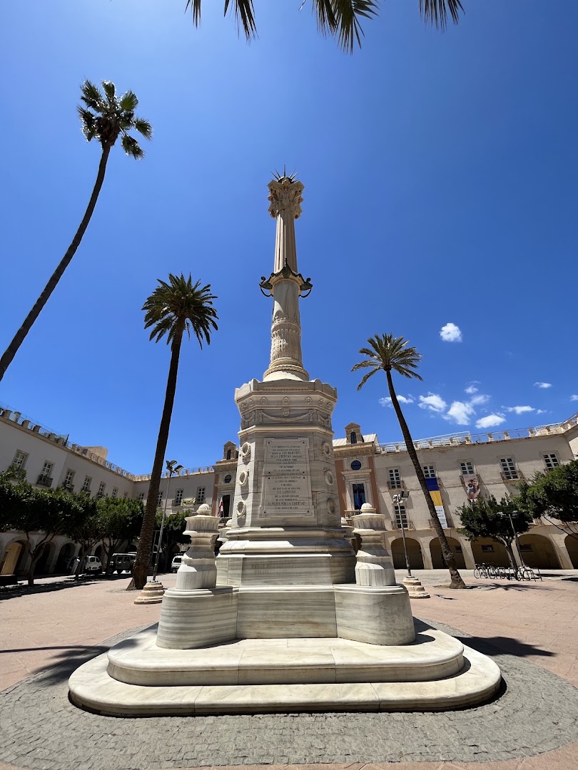 Monumento a los Mártires de la Libertad (Pingurucho de Los Coloraos) - Lugar de interés histórico en Almería