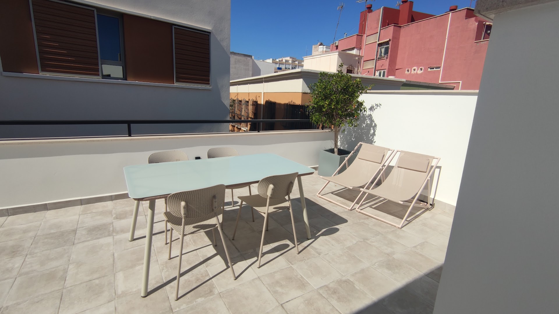 Moott Homes Suites - Alojamiento con servicio en Almería
