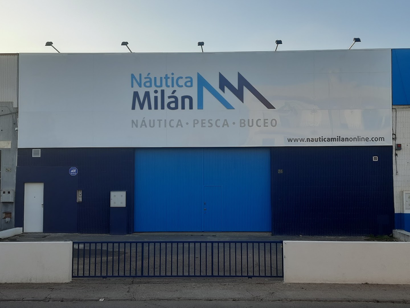 Naútica Gustavo Milán - Comercio en Almería