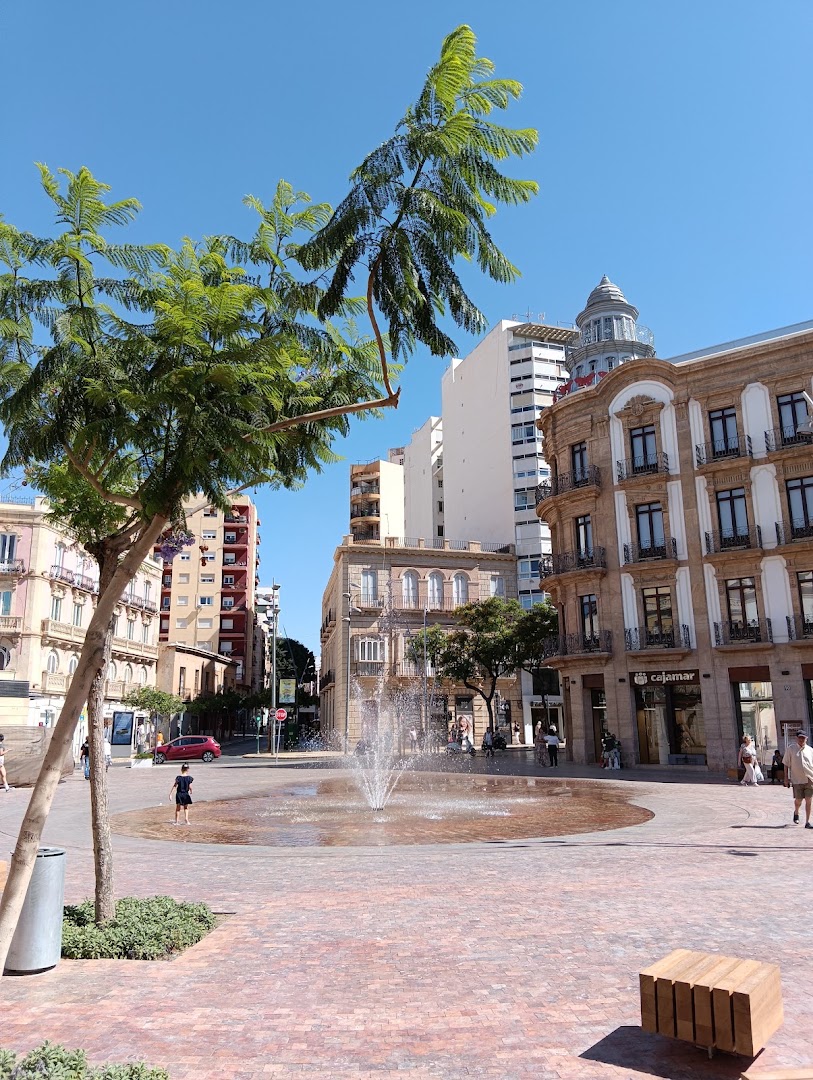 Nueva fuente de Puerta Purchena - Parque infantil en Almería