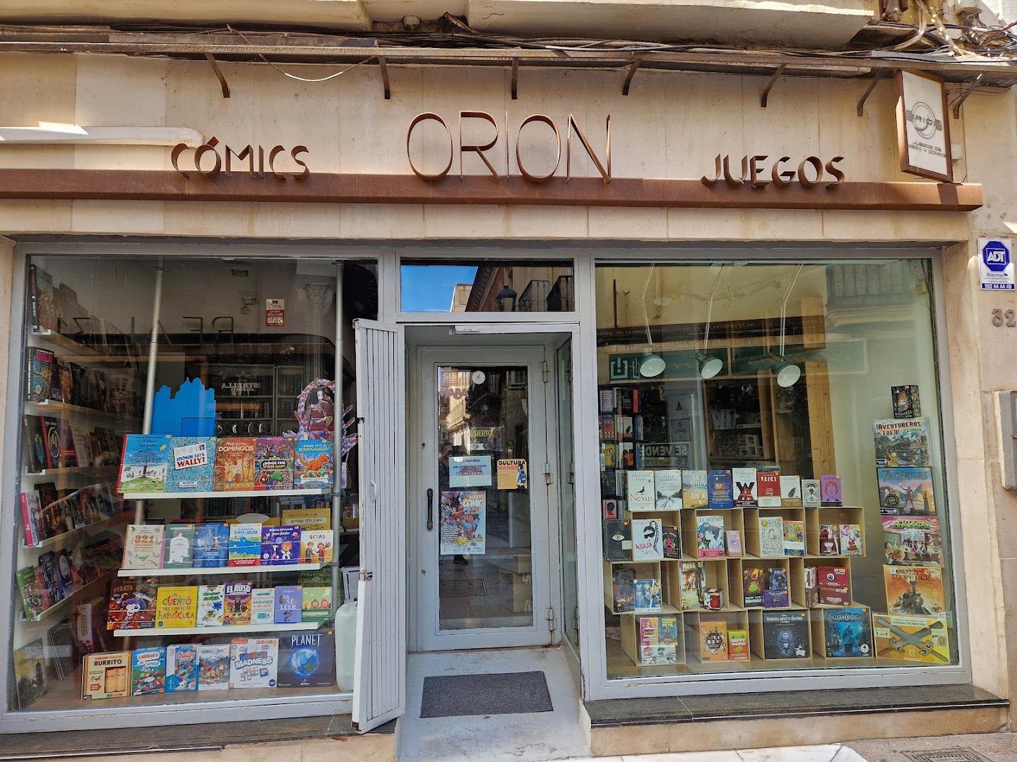 Orión - Tienda de cómics en Almería
