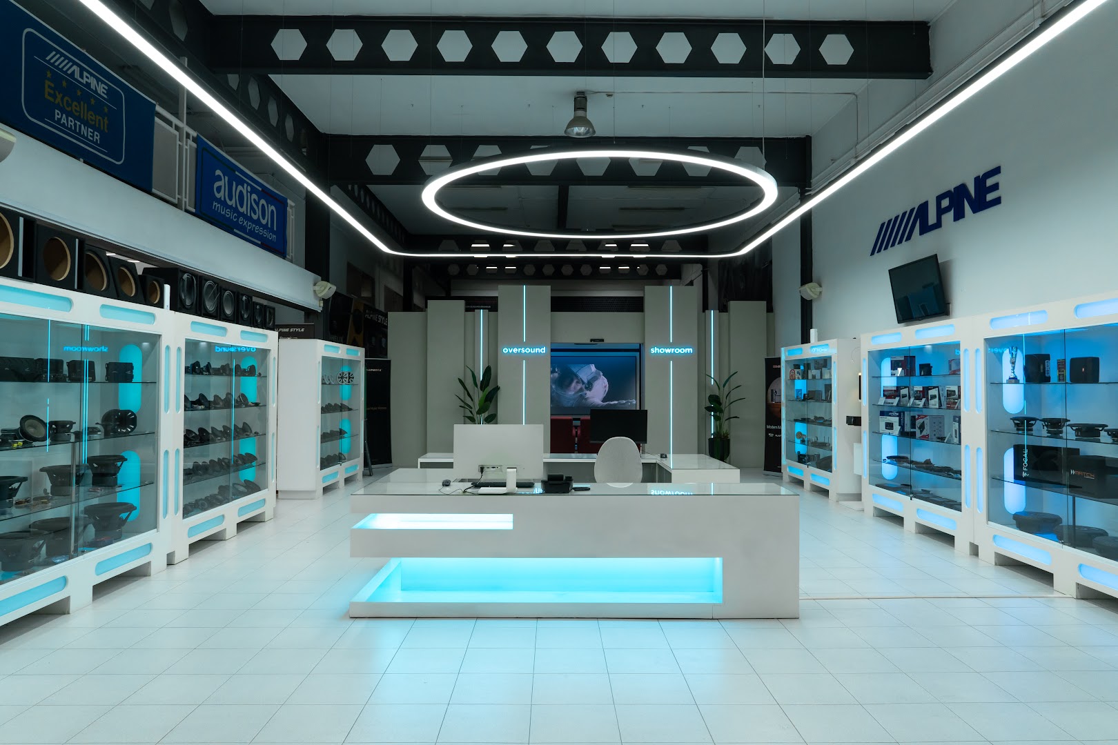 Oversound - Proveedor de equipos audiovisuales en Almería