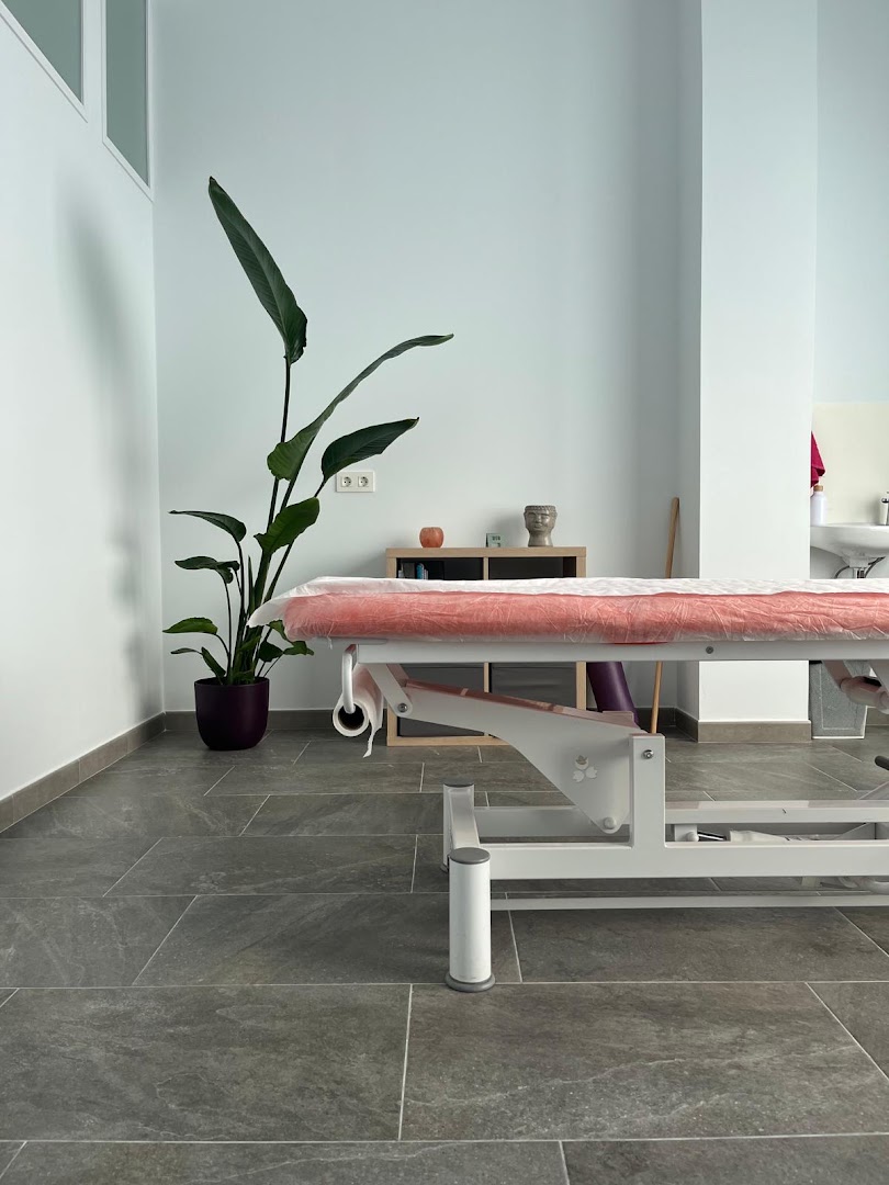 PILAR LUCES - Centro Almar - Fisioterapeuta en Almería