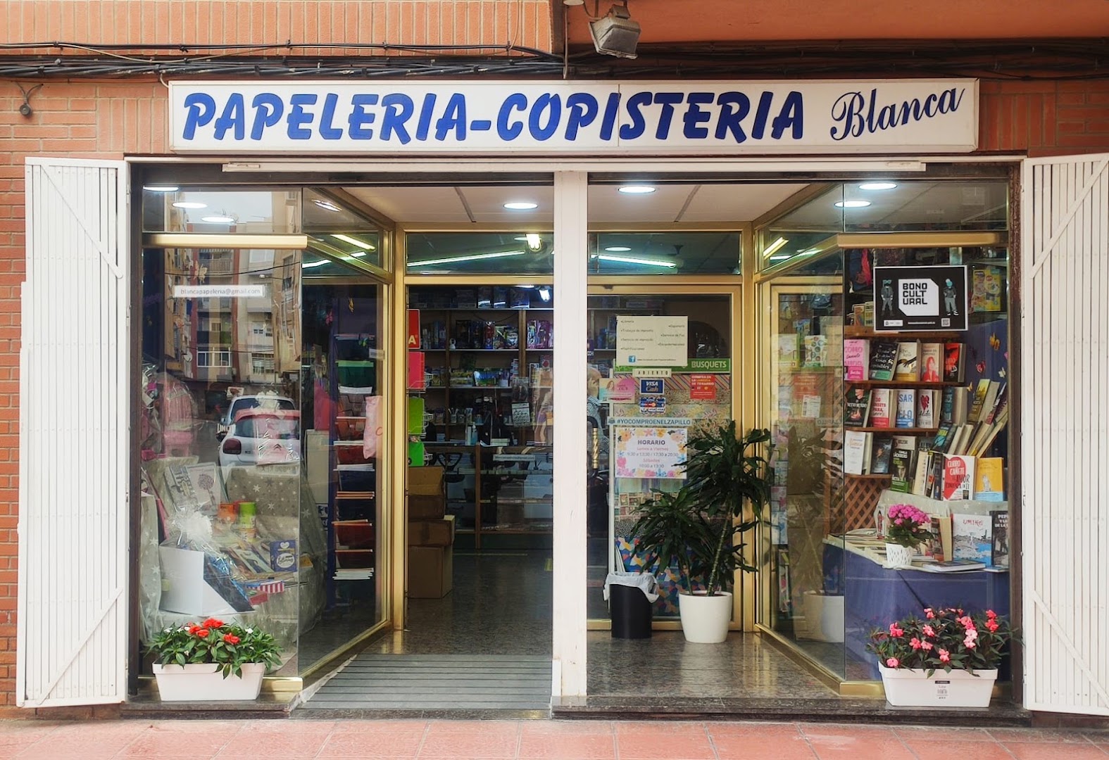 Papelería Blanca - Papelería en Almería