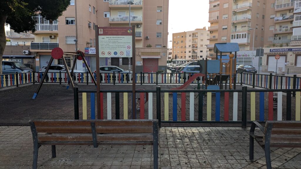 Parque infantil Calle San Juan de Avila - Parque infantil en Almería