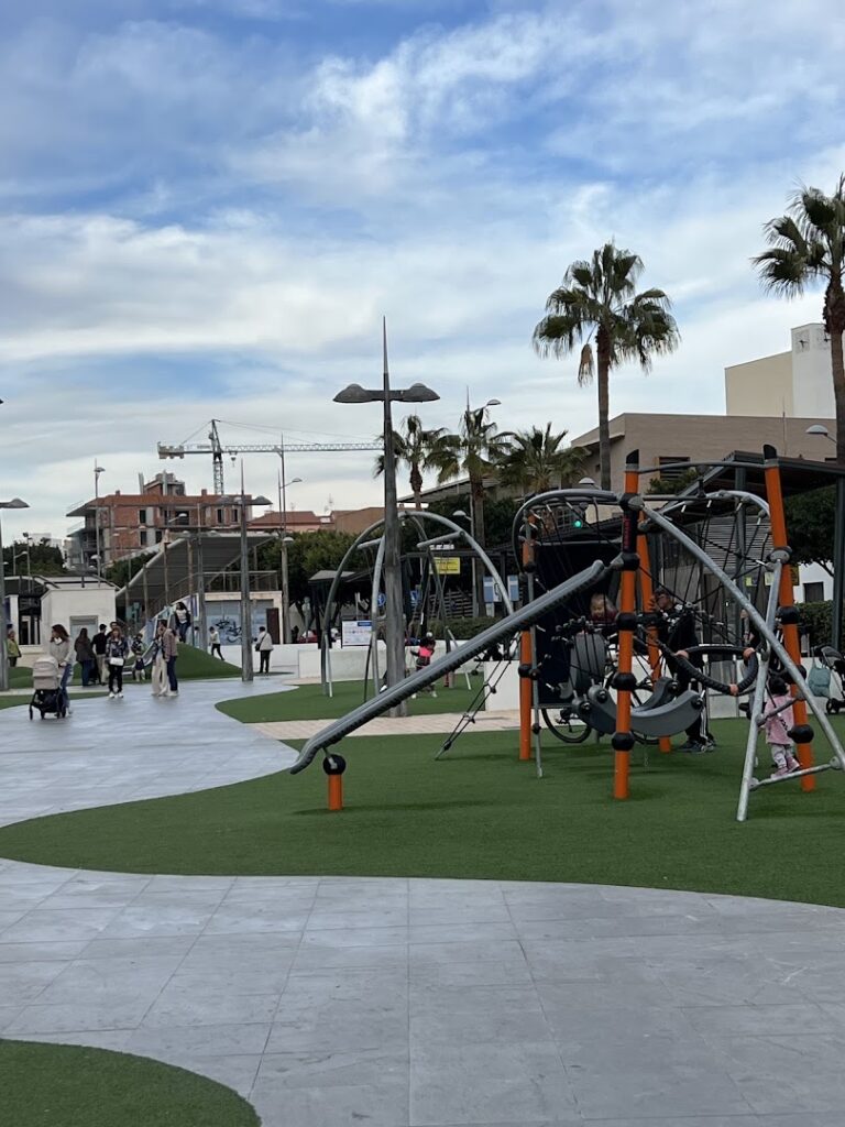 Parque infantil en la Rambla - Parque infantil en Almería