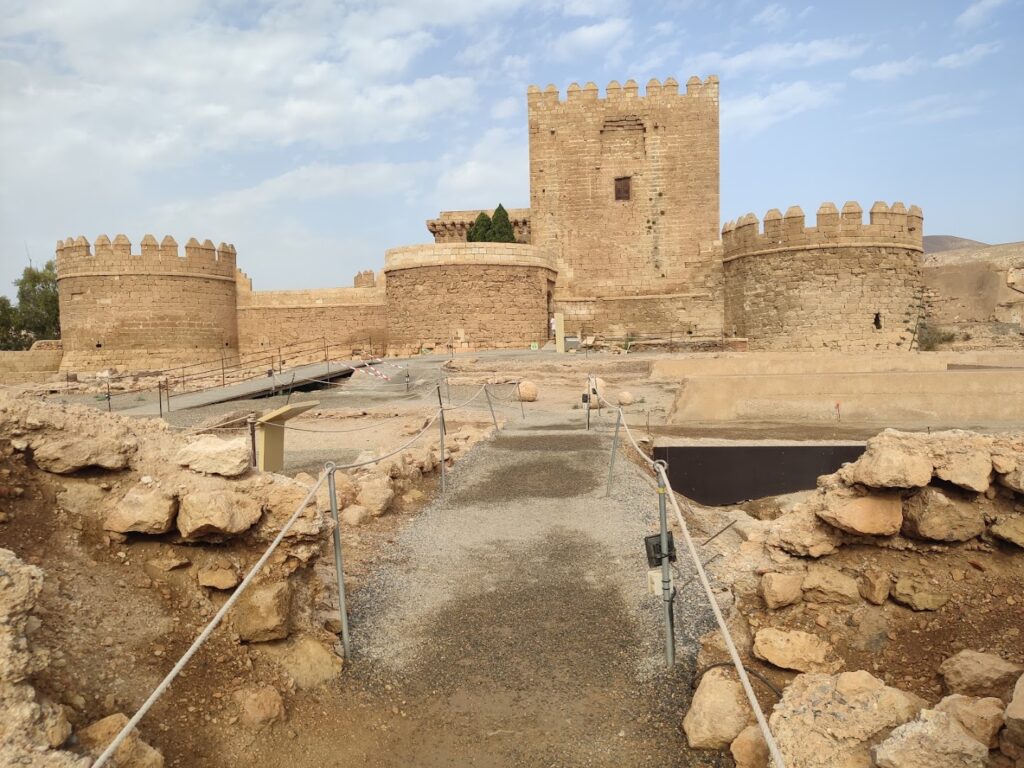Patio de Armas - Lugar de interés histórico en Almería
