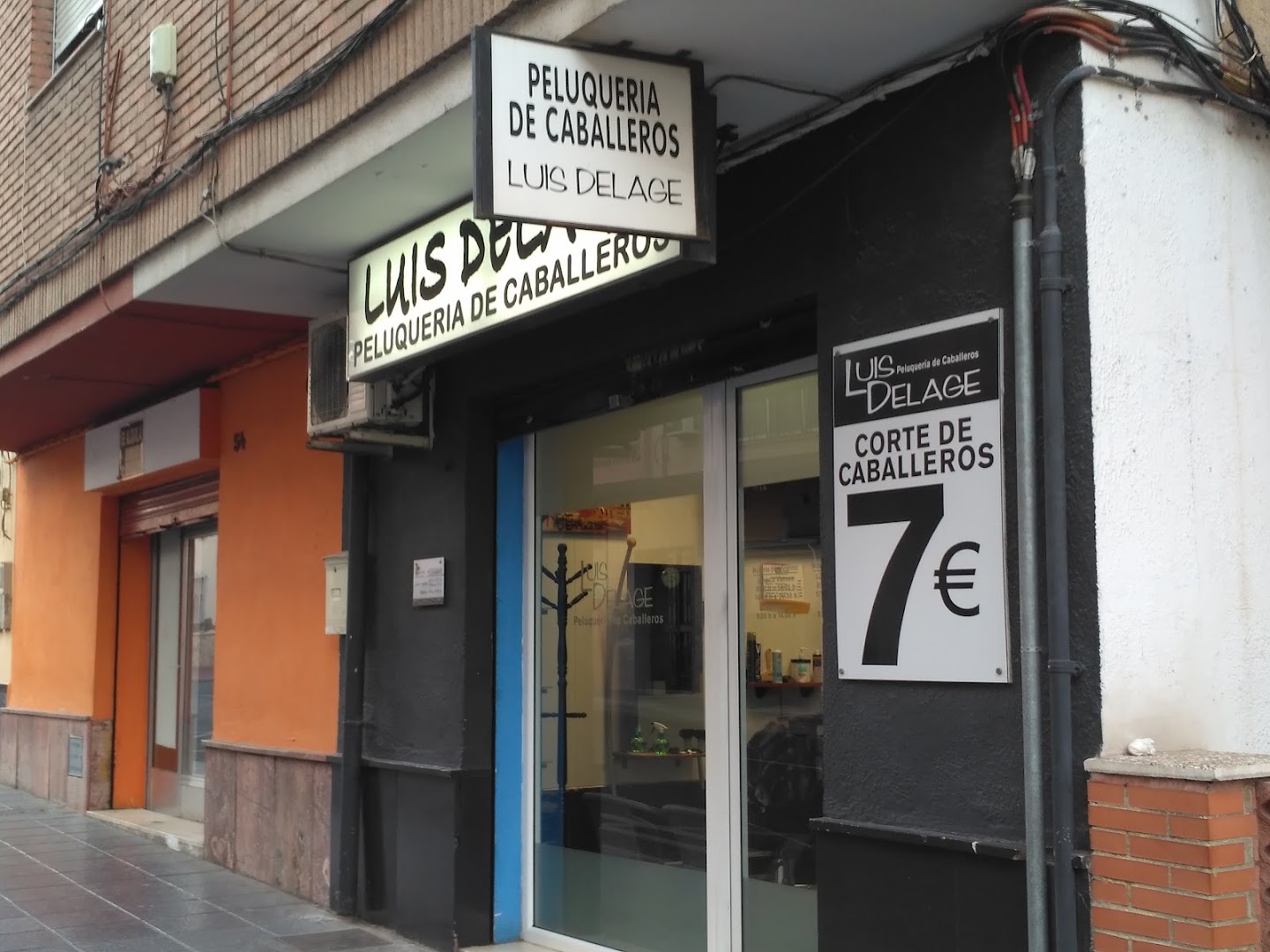 Peluquería de Caballeros Luis Delage (CALLE GRANADA) - Peluquería en Almería
