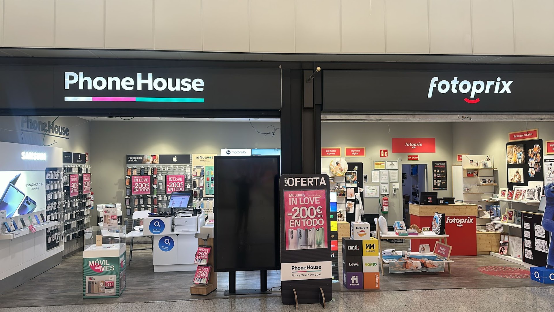 Phone House - FOTOPRIX CC Mediterraneo (Almería) - Tienda de móviles - Tienda de móviles en Almería