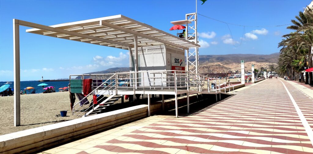 Puesto de Socorrismo Quesada. Playa de Almería - Puesto de primeros auxilios en Almería
