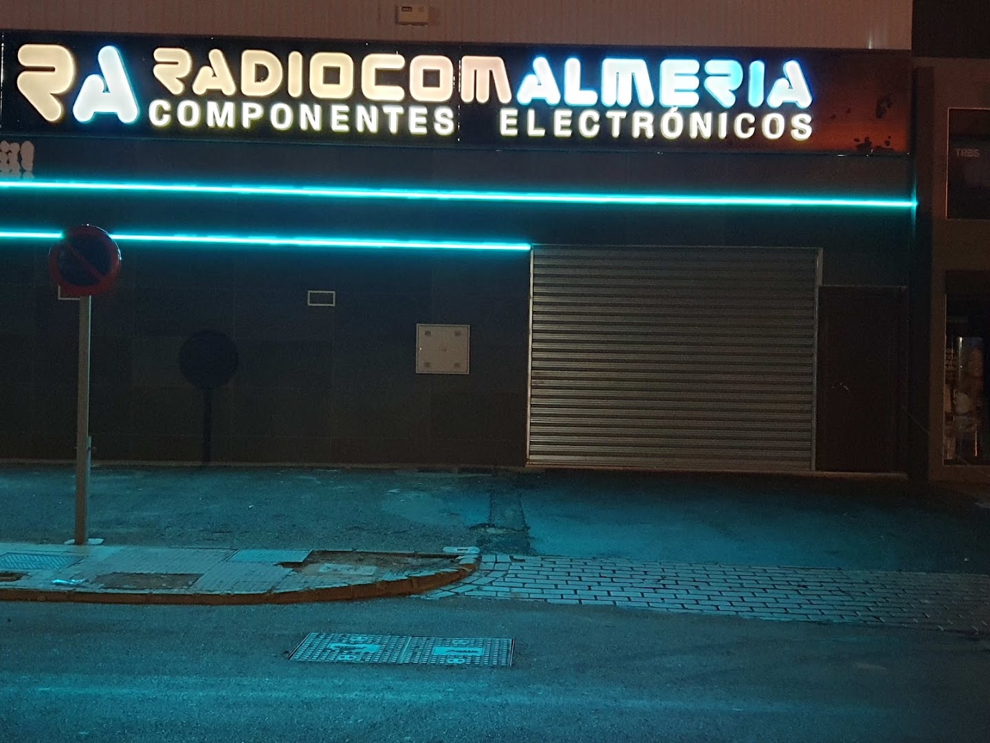 RADIOCOM ALMERIA S.L. PROELSON ALMERIA S.L - Tienda de electrónica en Almería