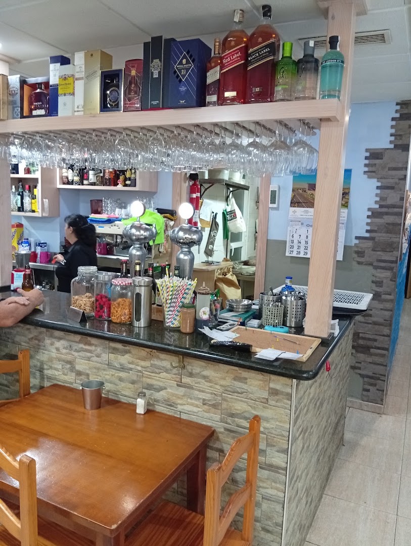 RESTAURANTE EL FARO DE ALMERIA - Bar de tapas en Almería