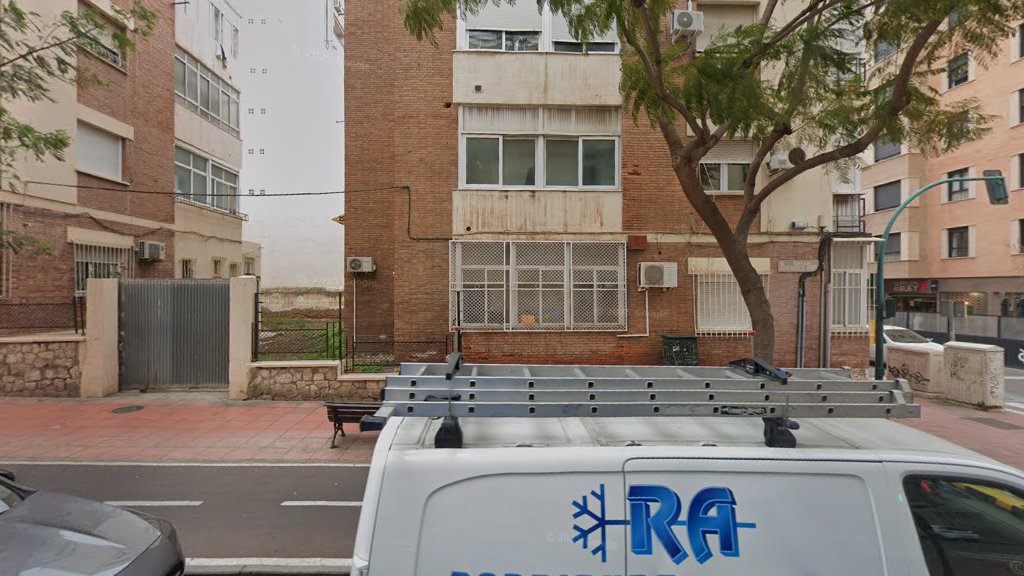 Ramos Aguilar José M Pedro - Dentista en Almería
