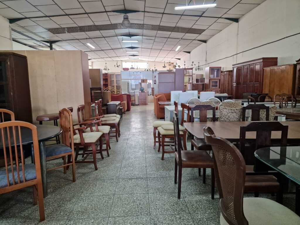 Rastro Betel Obra Benéfica - Tienda de artículos de segunda mano en Almería