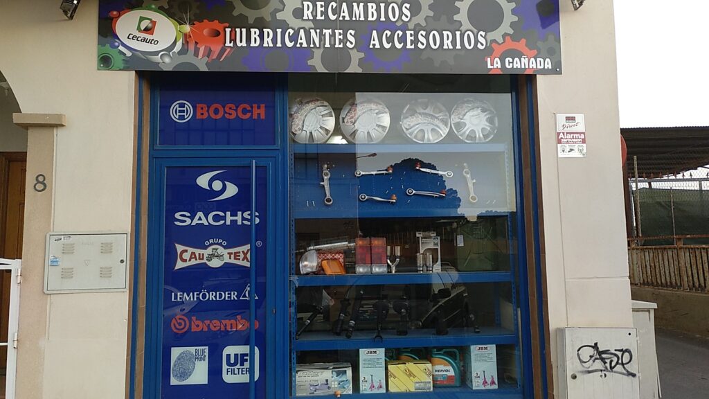 Recambios Lubricantes Accesorios La Cañada - Tienda de repuestos de automóviles usados en Almería