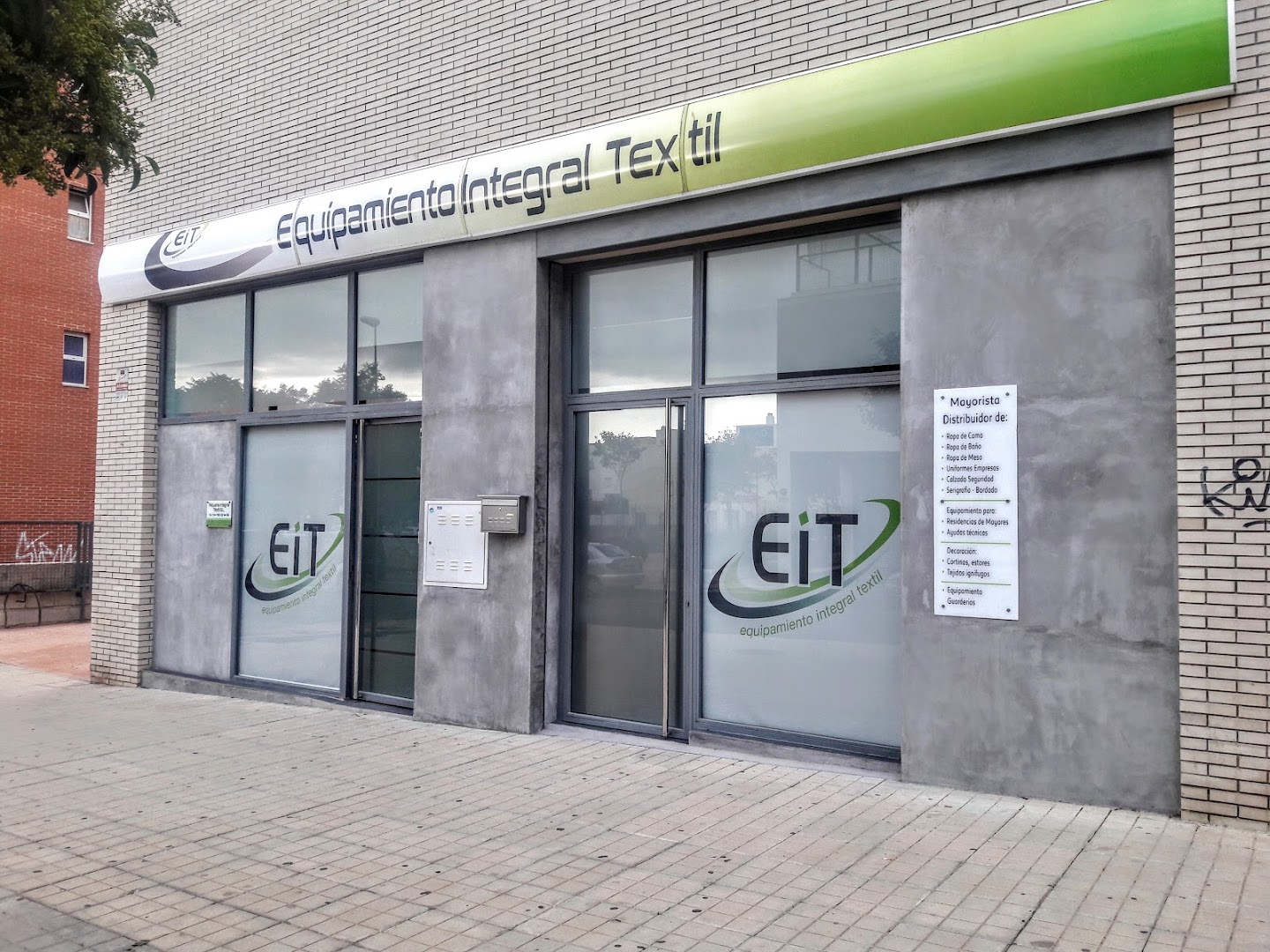 Requena Integral Textil S L - Tienda de uniformes en Almería