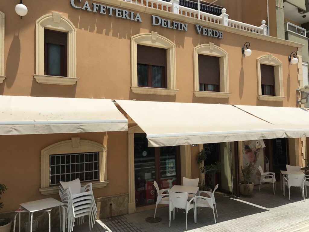 Restaurante Cafetería Heladería Delfín Verde - Restaurante especializado en tapas en Almería