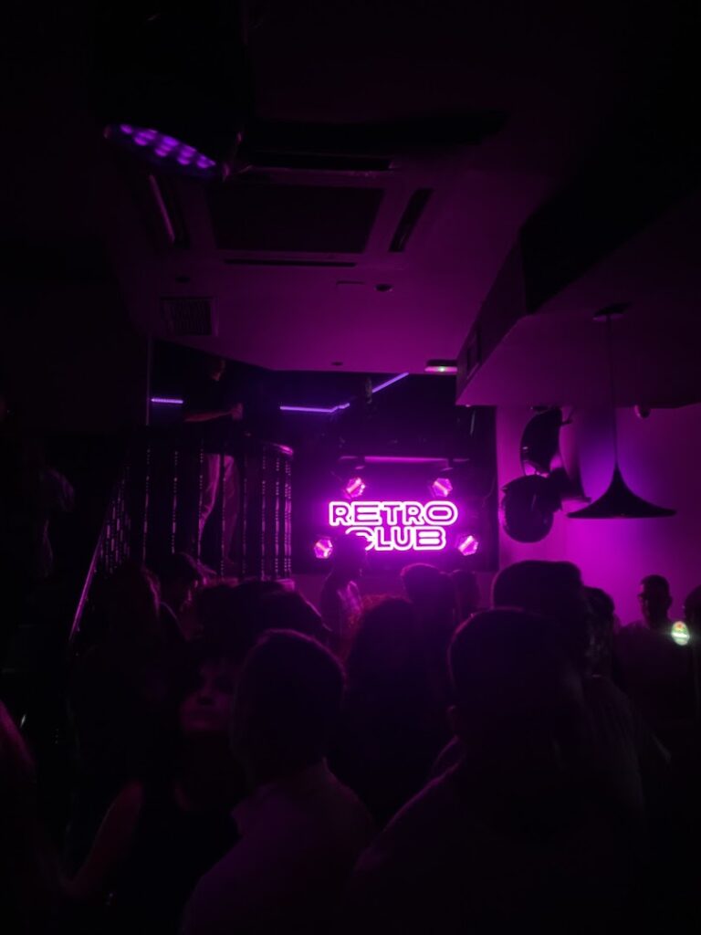 Retro Club Almería - Pub en Almería