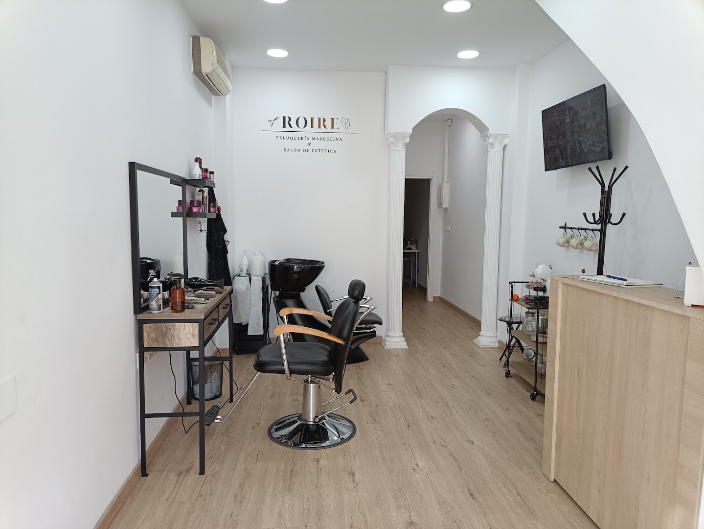 Roire. Peluquería Masculina y Salón de Estética - Peluquería en Almería
