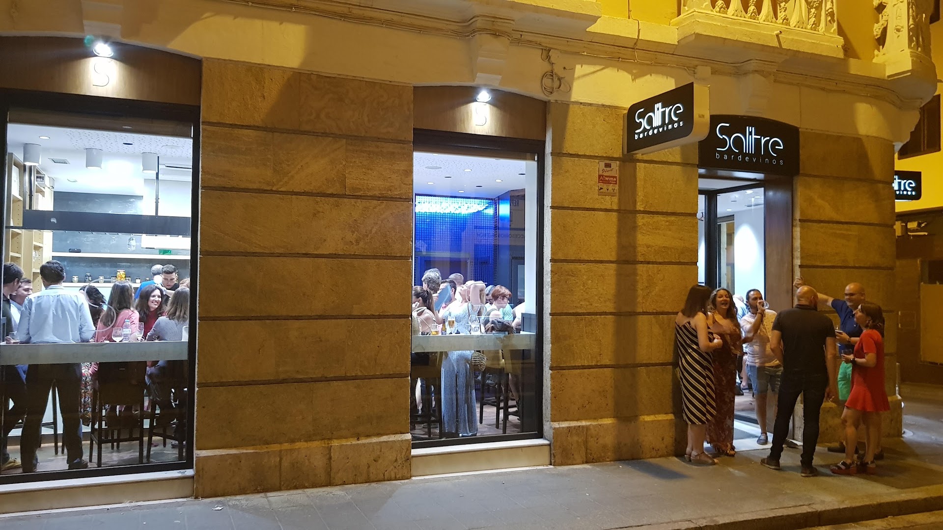 Salitre Bar de Vinos - Restaurante en Almería
