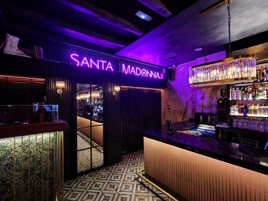 Santa Madonna - Club nocturno en Almería