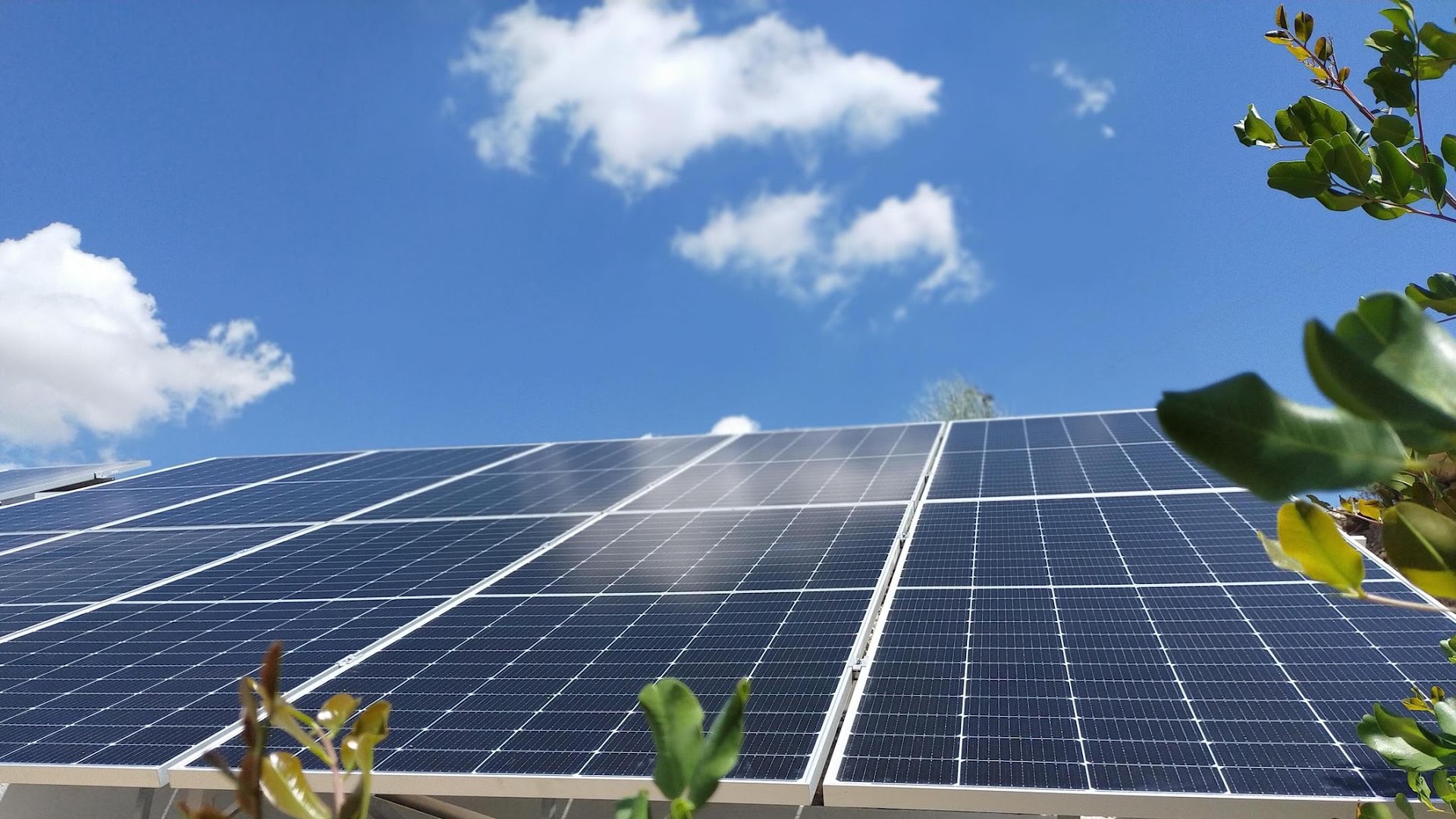 Solardust Renovables - Proveedor de equipos de energía solar en Almería