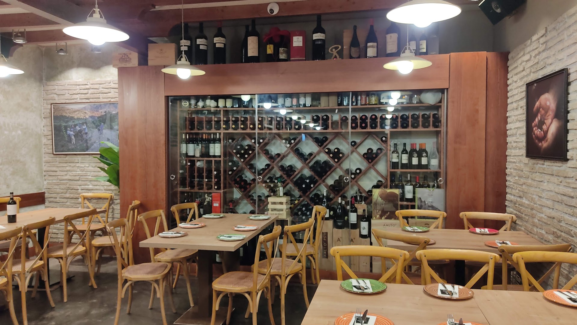 Taberna Entrevinos - Bar restaurante en Almería