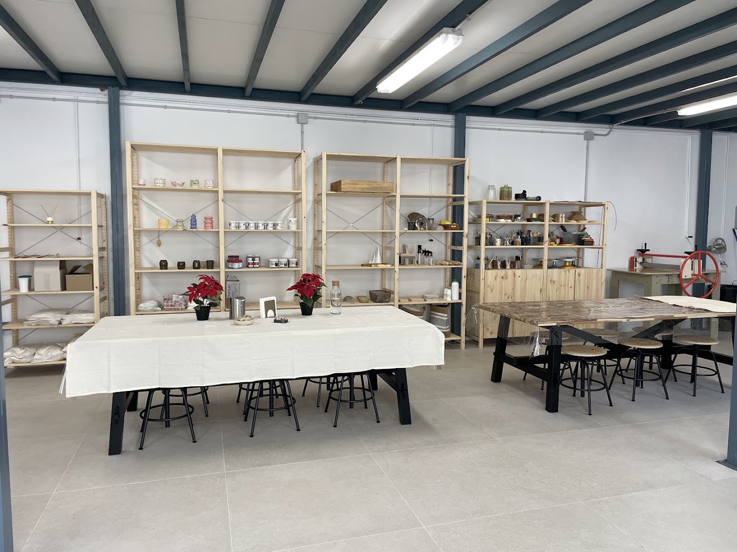 Taller de Cerámica Artesanal Almería - MUÏ Cerámico - Espacio de coworking en Huércal de Almería