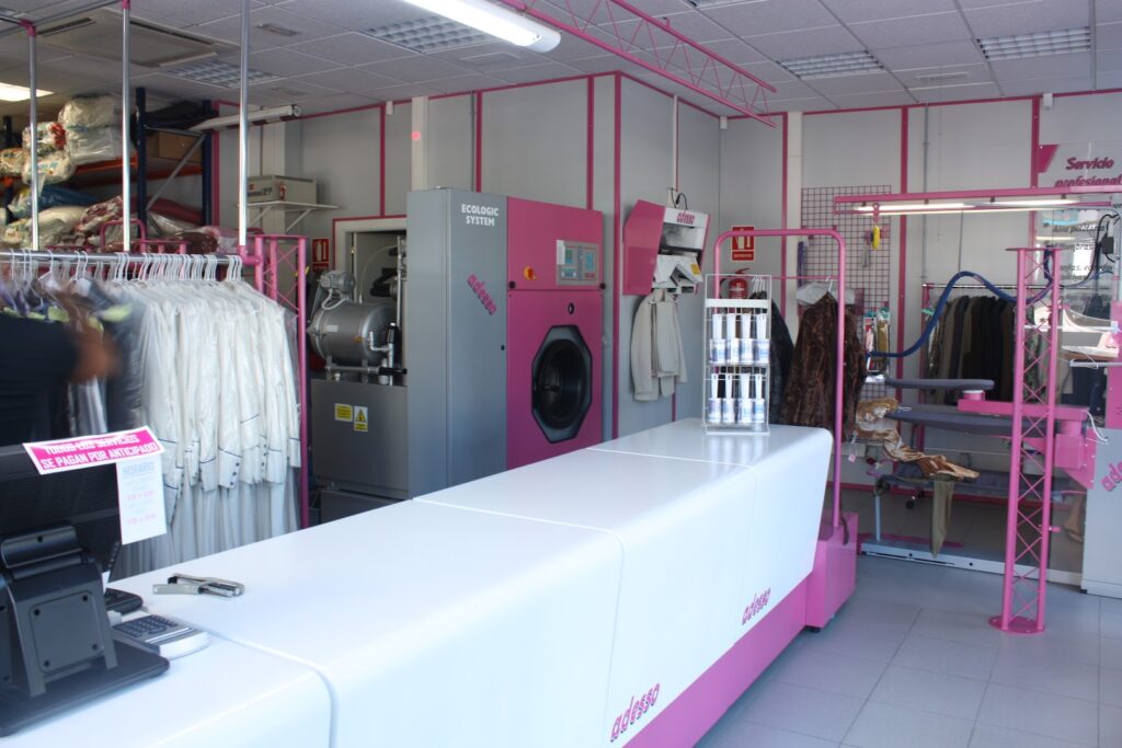 Tintorerias Adesso S L - Tintorería en Almería
