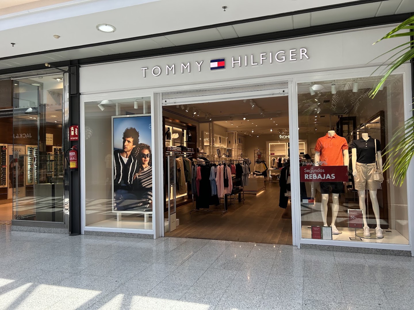 Tommy Hilfiger - Tienda de ropa en Almería