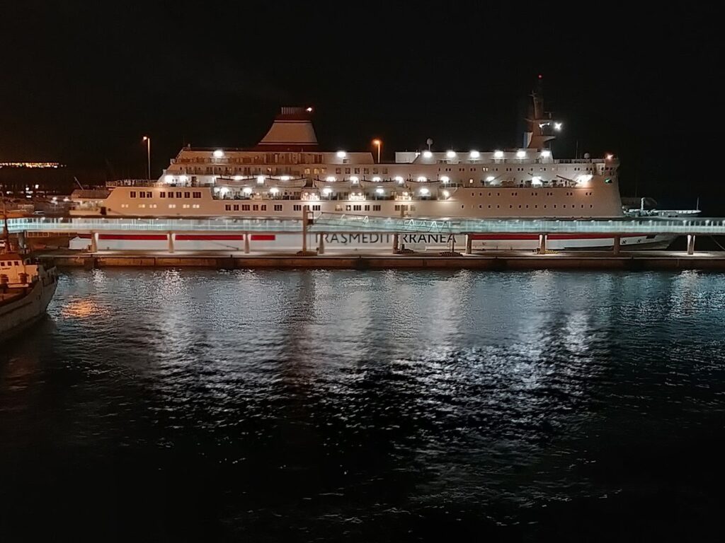 Trasmediterránea - Servicio de ferry en Almería