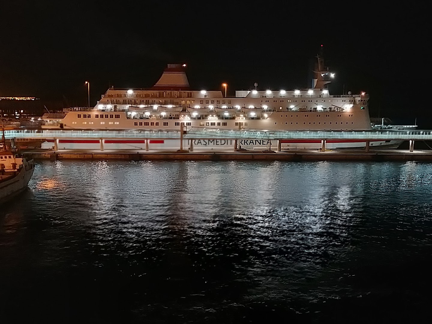 Trasmediterránea - Servicio de ferry en Almería