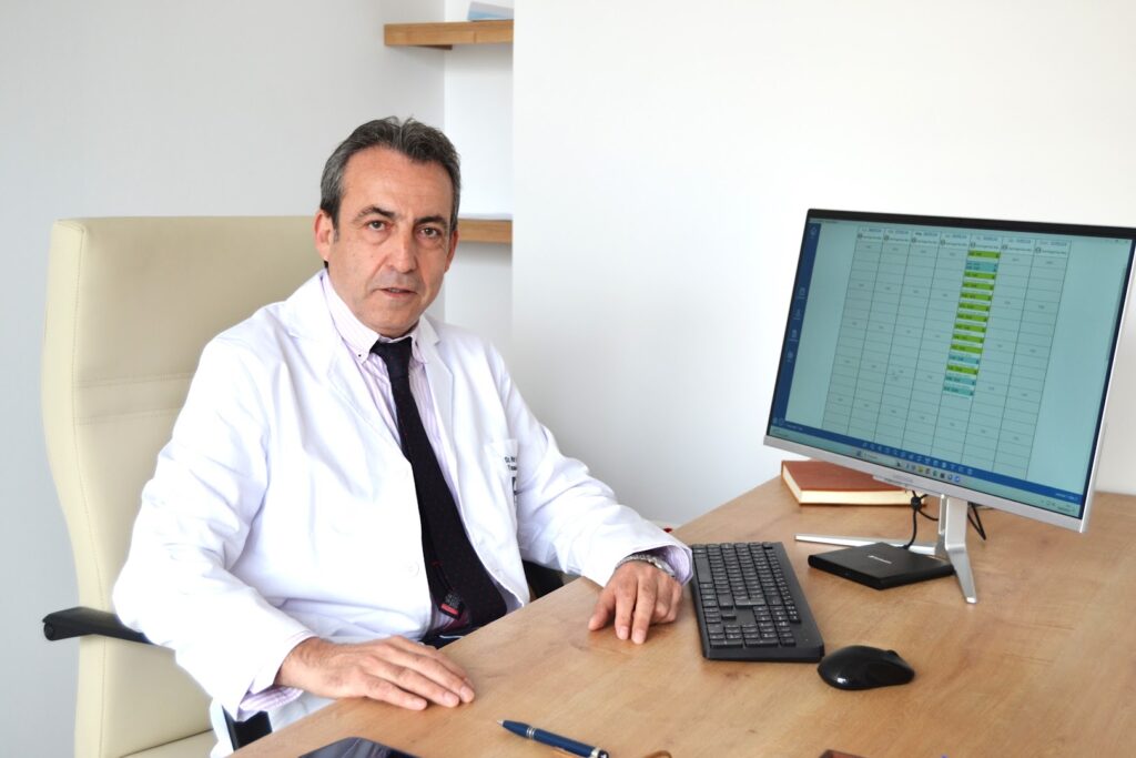 Traumatólogo | Dr. Ruíz Molina | Clínica Cemtral - Cirujano ortopédico en Almería