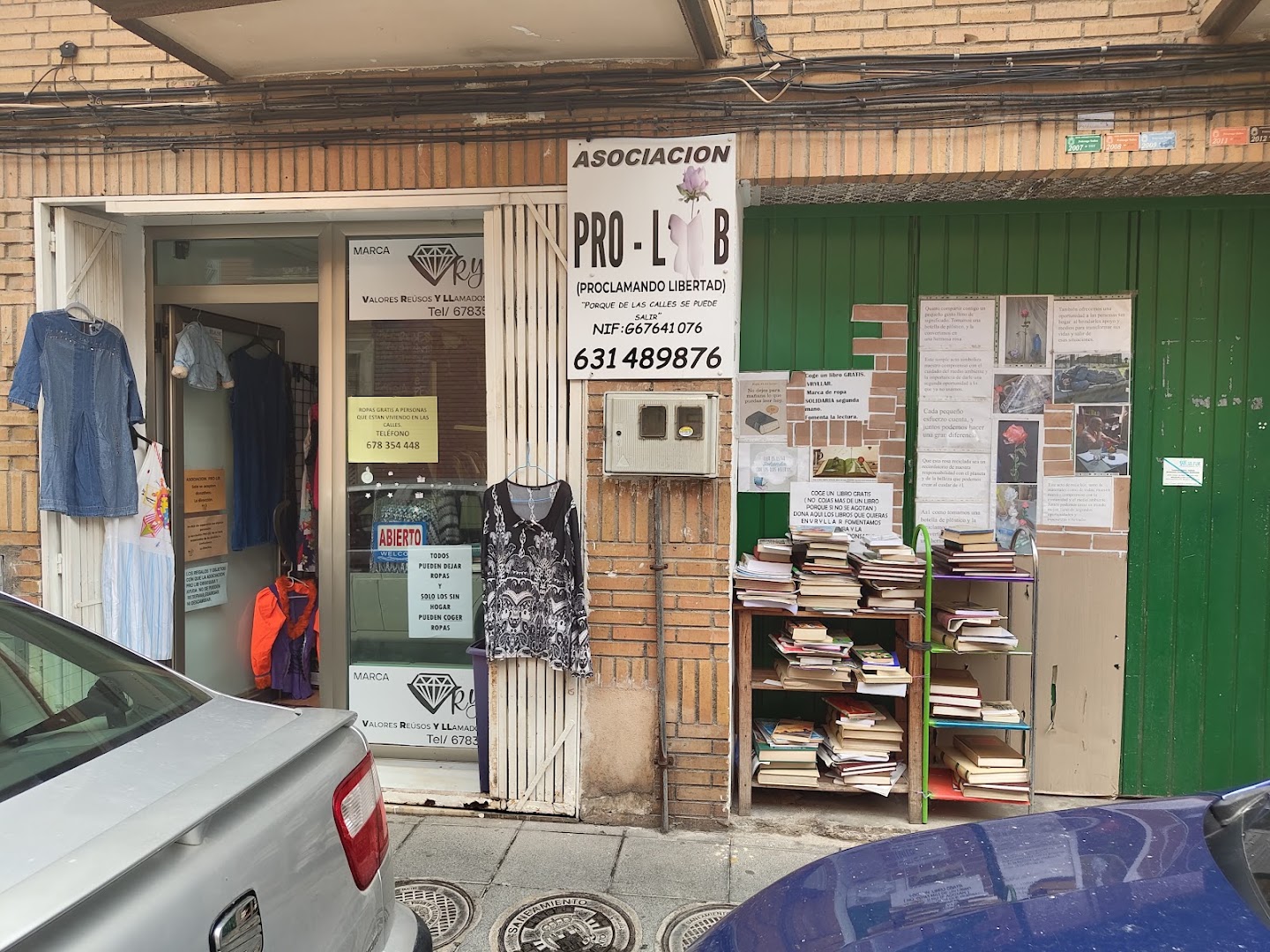 VRYLLAR y PRO LIB - Tienda de ropa de segunda mano en Almería