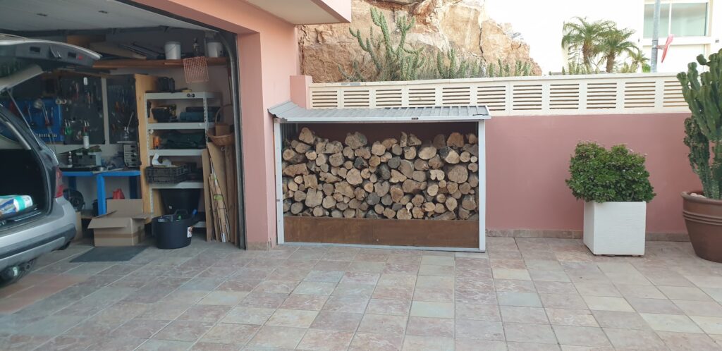 Venta de Leña y Carbón José López - Establecimiento de venta de madera en Viator